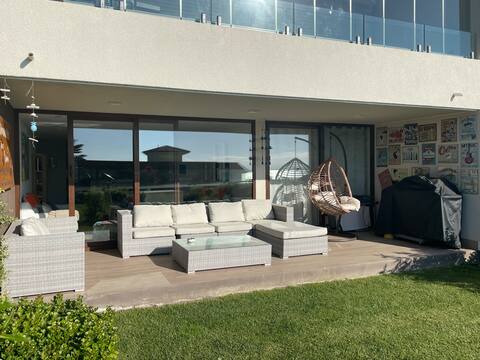 Apartment 8 people concon