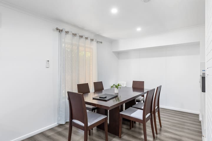 Holiday Home in Fig Tree Pocket gallery image 4