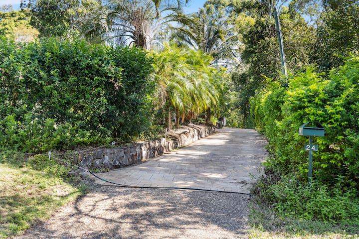 Holiday Home in Fig Tree Pocket gallery image 2