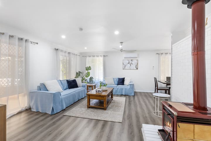 Holiday Home in Fig Tree Pocket gallery image 3