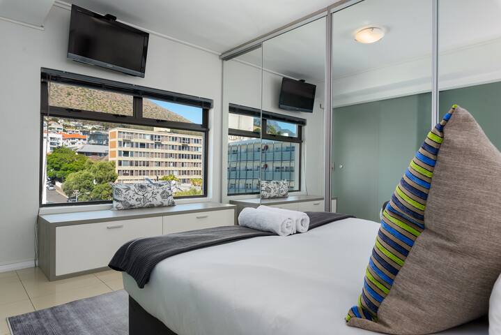 Waterfront/Pool/Gym/Central gallery image 3