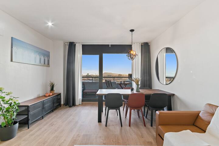 On the 15th floor, seaviews and swimming pool(S1) gallery image 3