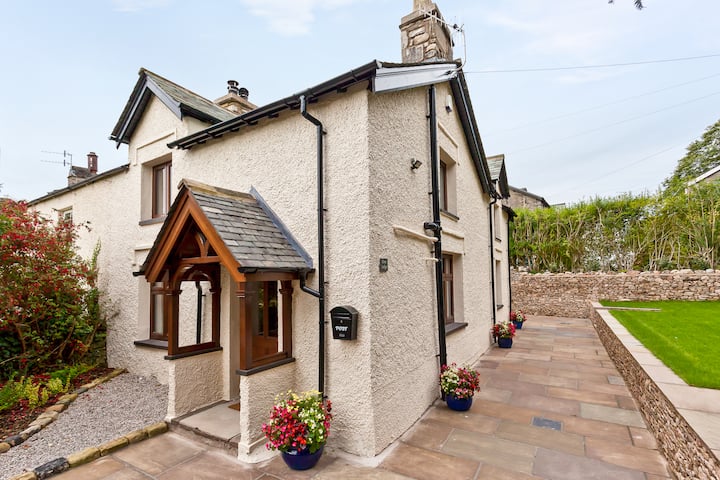 Cosy Dog-friendly Village Cottage | Pool Access - Arnside