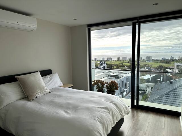 Panoramic views of Green point.