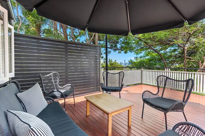 Poppy’s Place! 4Bed/1Bath/2Car/Views/House ~Bardon gallery image 3