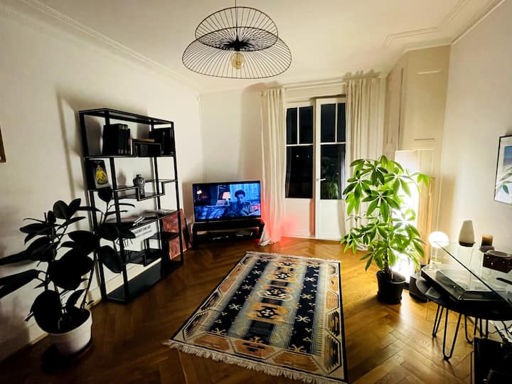 Luminous Entire Flat with River Views Balcony Flats for Rent in