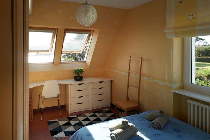 двојна спална соба на 2-ри кат 
140 × 200 кревета