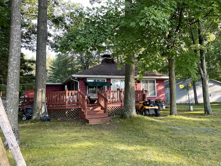 Lake Stevens Cottage Cabins for Rent in Riverdale, Michigan, United
