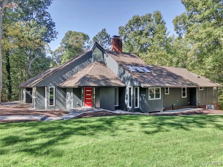 Private, luxury home in upscale Mooreland Farms Houses for Rent in