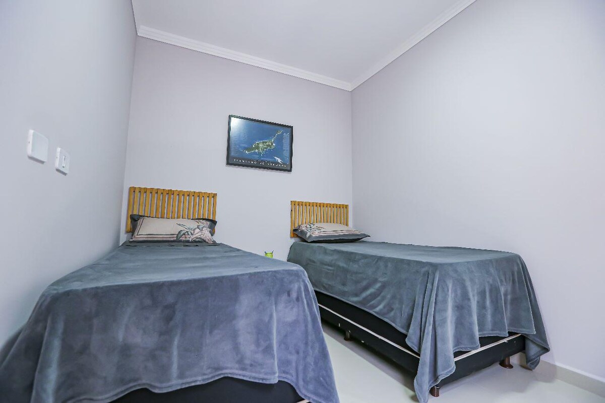 Camas de solteiro com cobertores higienizados