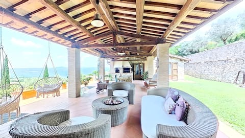 Farmhouse with Pool overlooking Lake Corbara