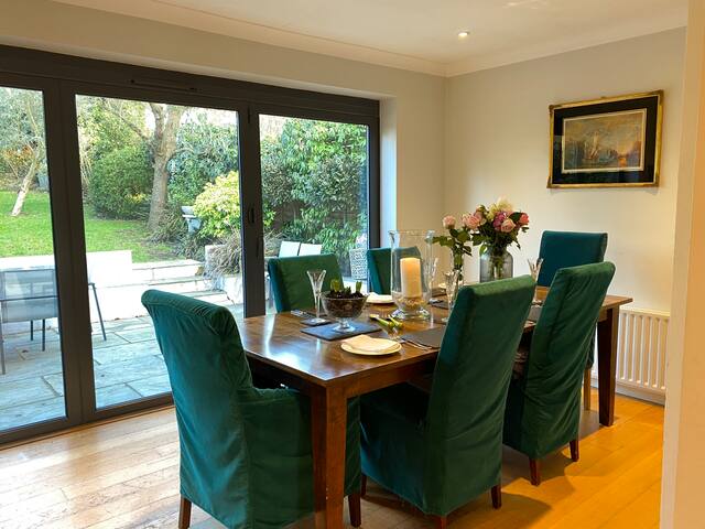 Backing Onto Richmond Park: Stunning 4B House gallery image 5