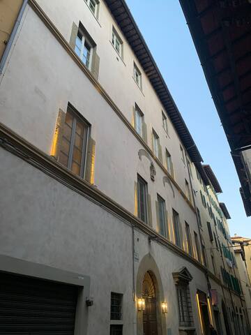 Ponte vecchio luxurious home gallery image 2