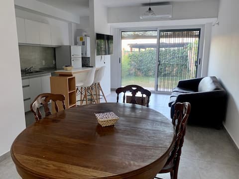 Propiedad de Airbnb exitosa: Apartment with a garden en Mendoza