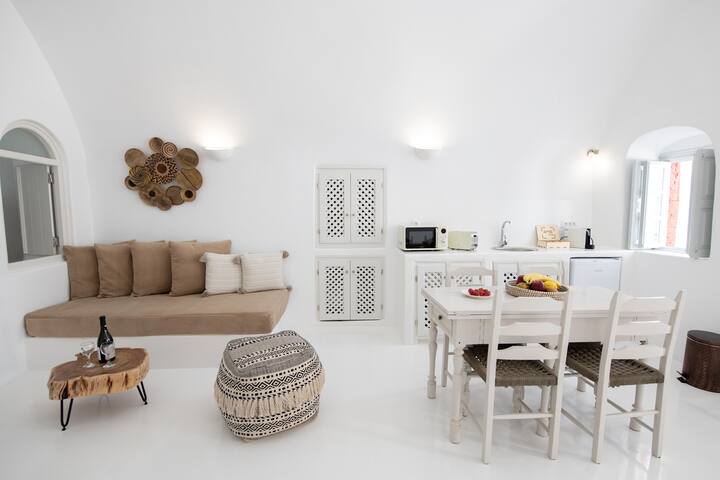 Ambi, Authentic Cycladic Cave Villa | Caldera View gallery image 3