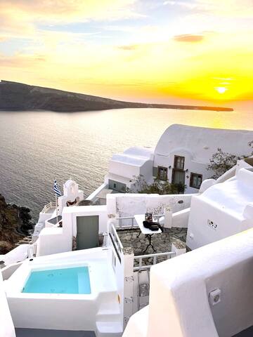 Ambi, Authentic Cycladic Cave Villa | Caldera View gallery image 4