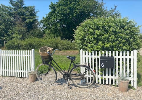 Cozy cottage by the sea
