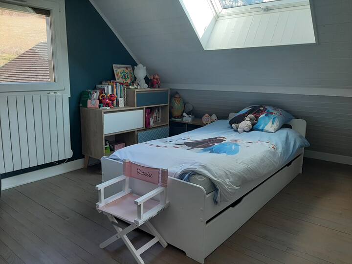 Krevat tek me sirtar të disponueshëm