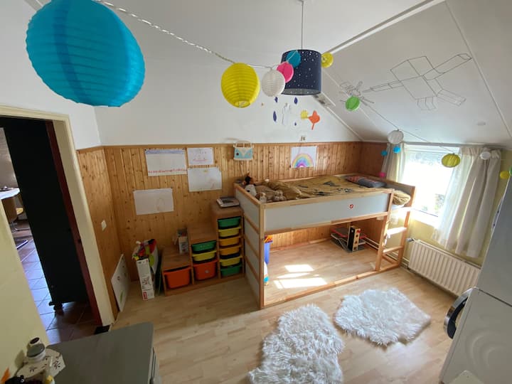 chumba cha pili cha kitanda kimoja kwa ajili ya mtoto