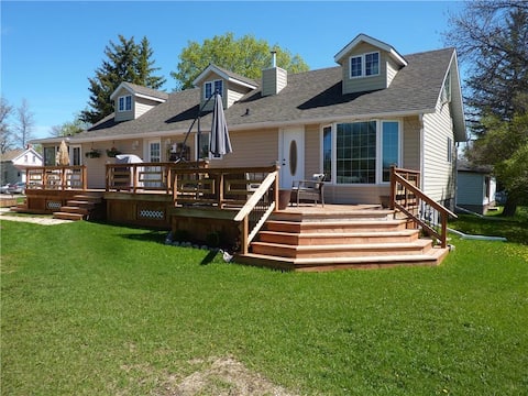 *Robeano Beach House* Cozy 6 Bedroom, 2 full Bath