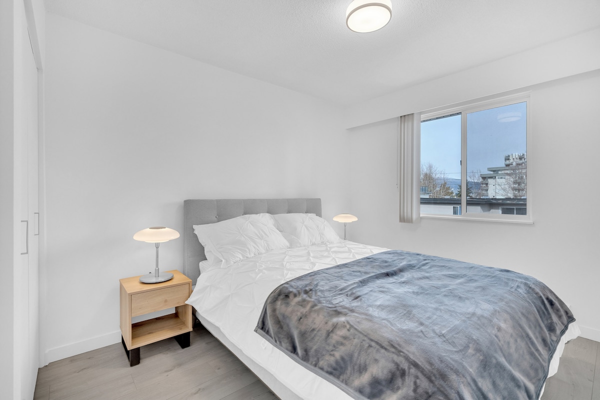 Bright & Cozy Main St. Suite | Central Vancouver