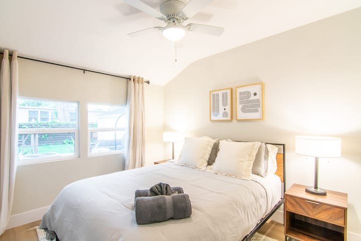 Bedroom 4 includes a queen bed.