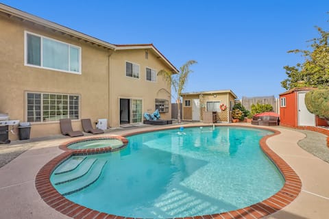 Vacation home with big pool &Tub