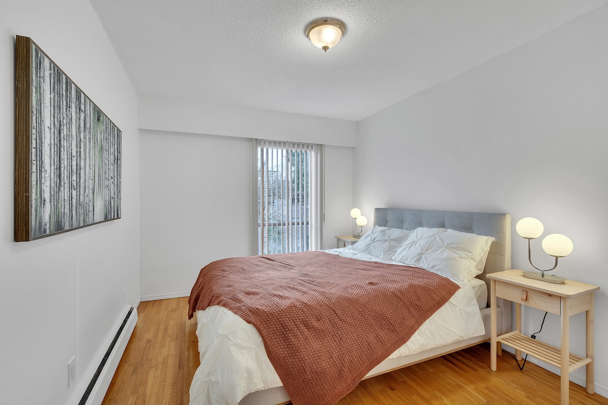 Central West Side Vancouver Condo - Kitsilano