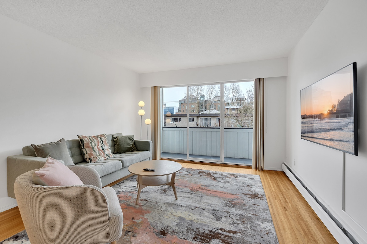 Central West Side Vancouver Condo - Kitsilano