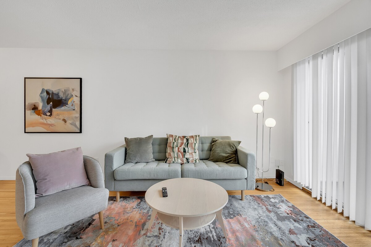 Central West Side Vancouver Condo - Kitsilano