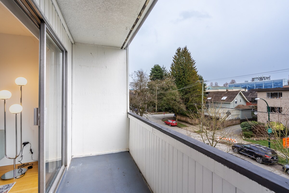 Central West Side Vancouver Condo - Kitsilano