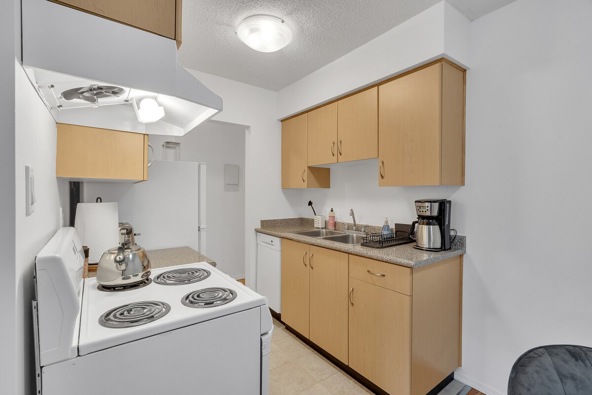 Central West Side Vancouver Condo - Kitsilano
