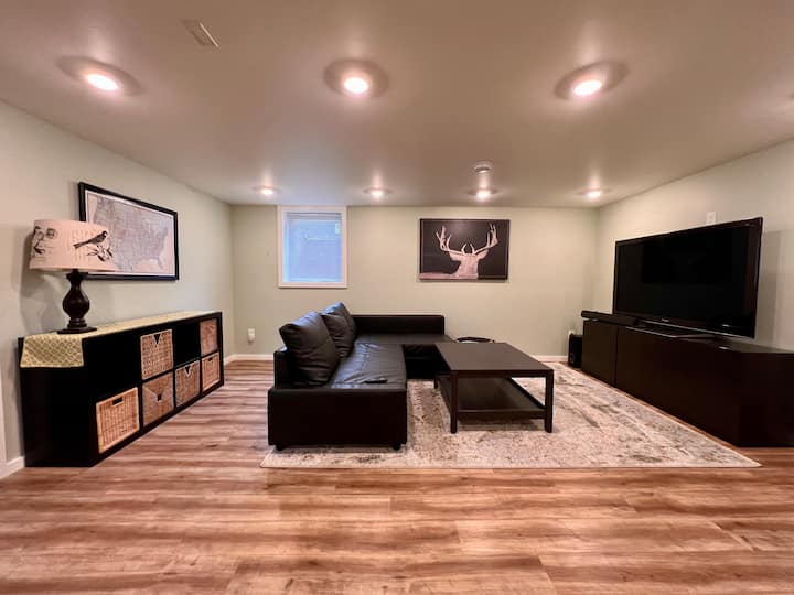 Light And Bright Daylight Basement Apartment - Portland, OR