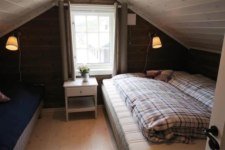 Chambre 4 dans le loft, trois bons lits. 