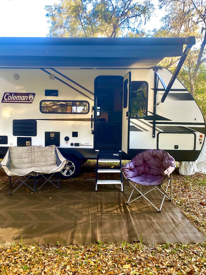 Your private RV on our one acre Fenced in yard Campers/RVs for Rent