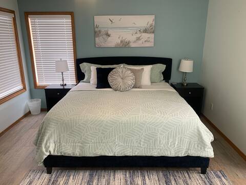Beautiful Burley Home Sweet Home! King Bed!