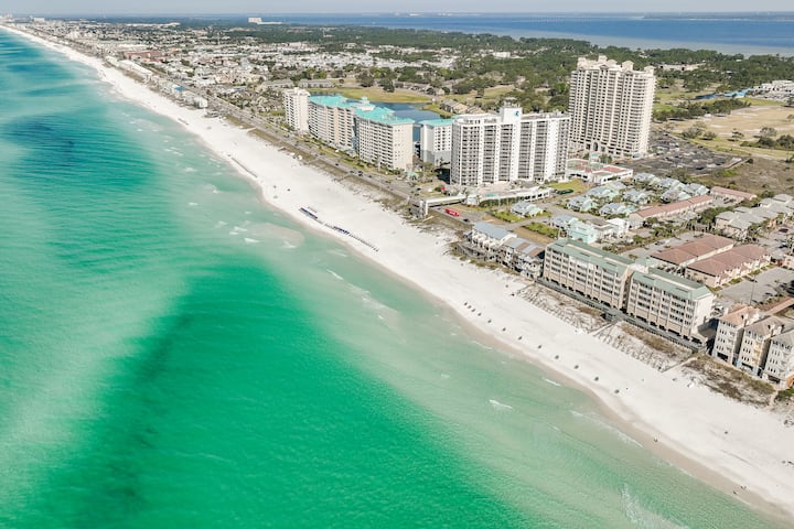 4 Min To The Beach/pet Friendly/ 2 Bdr / Sleeps 7