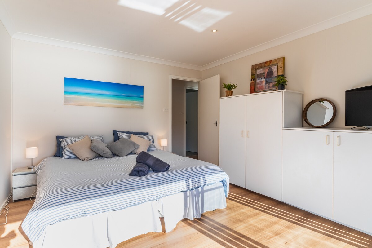 חדר שינה 2 (ניתן להגדיר כמלך או 2 x מיטות יחיד)