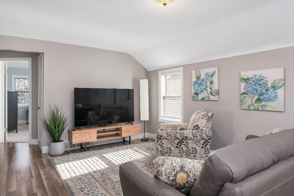 South Buffalo 2 Bed Upper, furnished apartment in Buffalo, NY