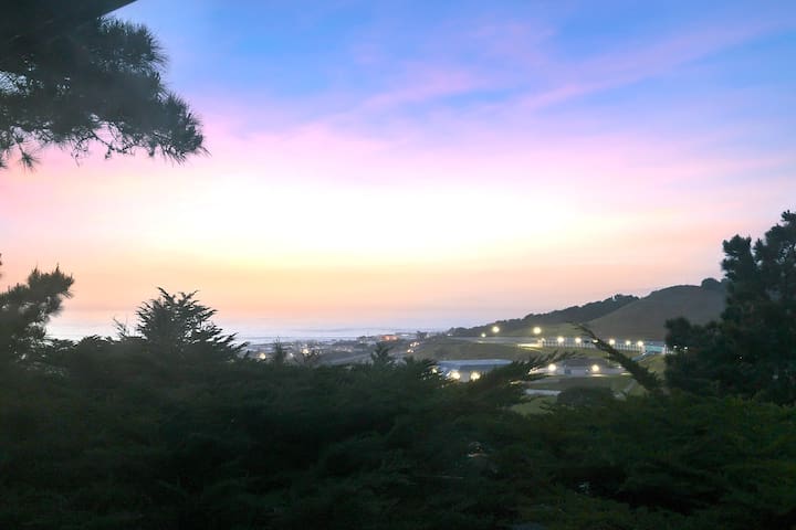 Spellbinding 5 BR Ocean View Pool Table Remodeled!