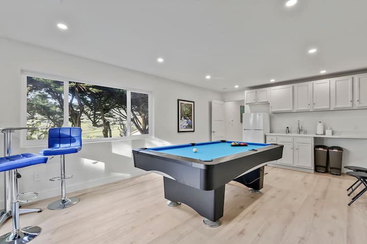 Spellbinding 5 BR Ocean View Pool Table Remodeled! gallery image 2