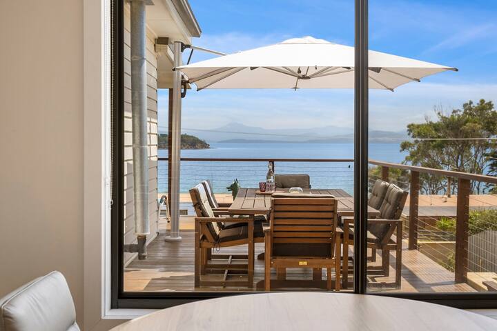 ‘The Alonnah’ Beach House – Main House & Unit gallery image 3