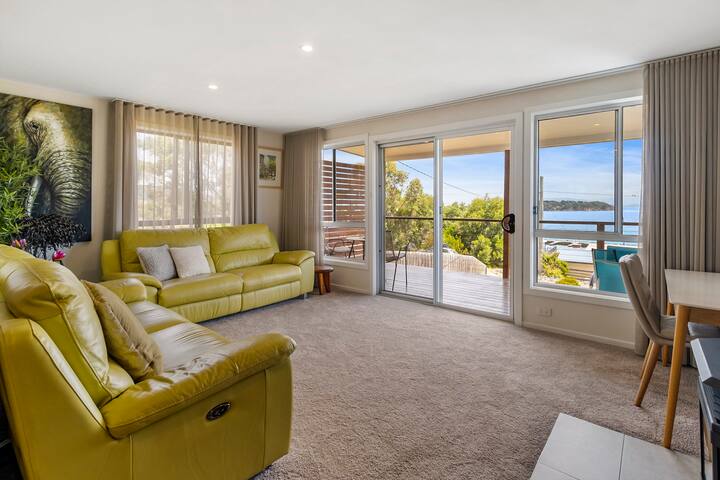 ‘The Alonnah’ Beach House – Main House & Unit gallery image 5