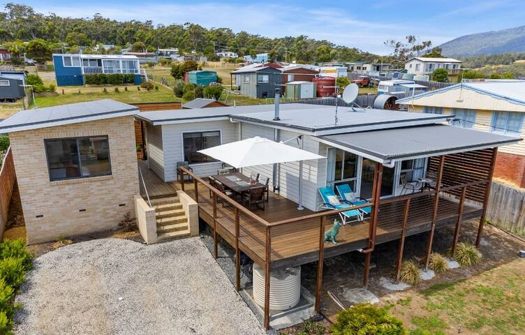 ‘The Alonnah’ Beach House – Main House & Unit gallery image 2