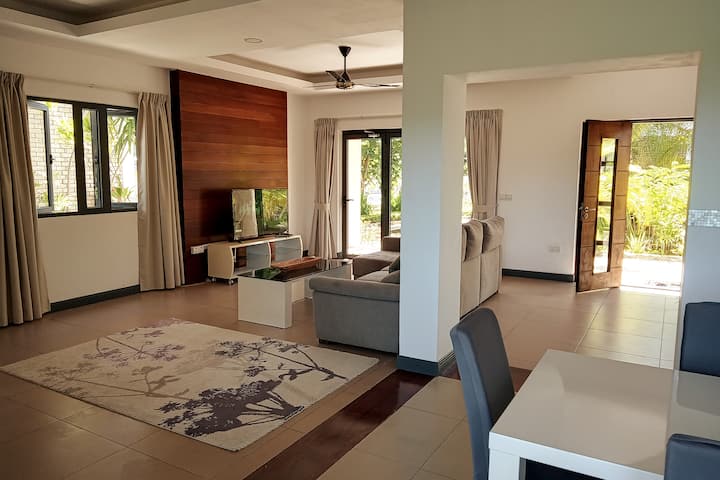 Stylish Villa~hilltop~beach5mins~pool~wi/fi~a/c - Seychelles