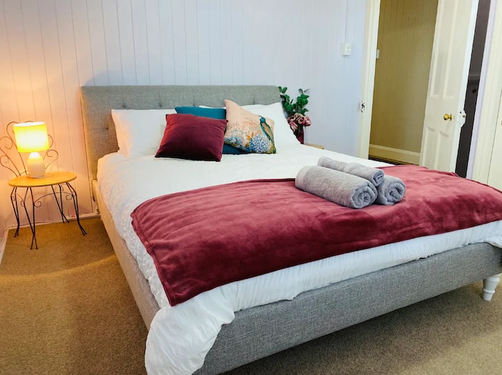 Втора спална соба, брачен кревет