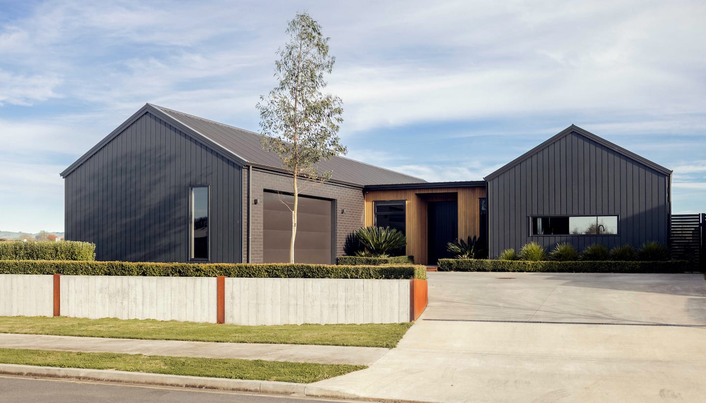 The Hampton – Modern Retreat 1