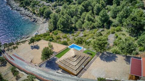 Bungalow with pool on the beach