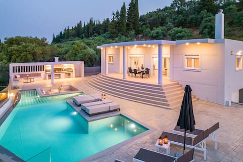 Villa MoonStone - Private Pool, BBQ, Starlink WiFi