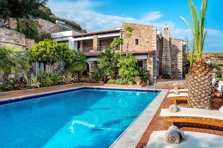 Leyla Luxury Villa with Spinalonga View